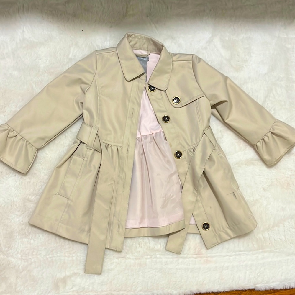 Tahari 18 month size coat. Absolutely adorable and only worn once!